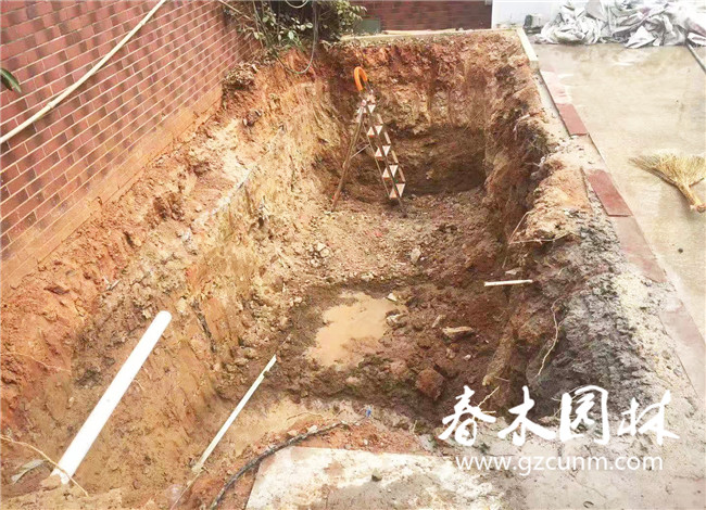 广州黄埔区家庭院子鱼池挖土建造图片2